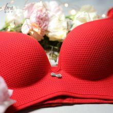 红色内衣视频播放国产,红色内衣视频播放，展现民族时尚魅力